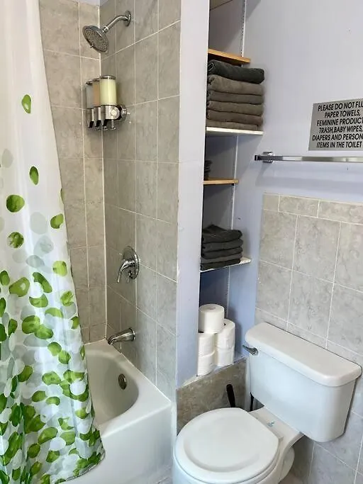 3 Bedrooms 1 Bath Apt, 10 Min To Manhattan! New York Apartment
