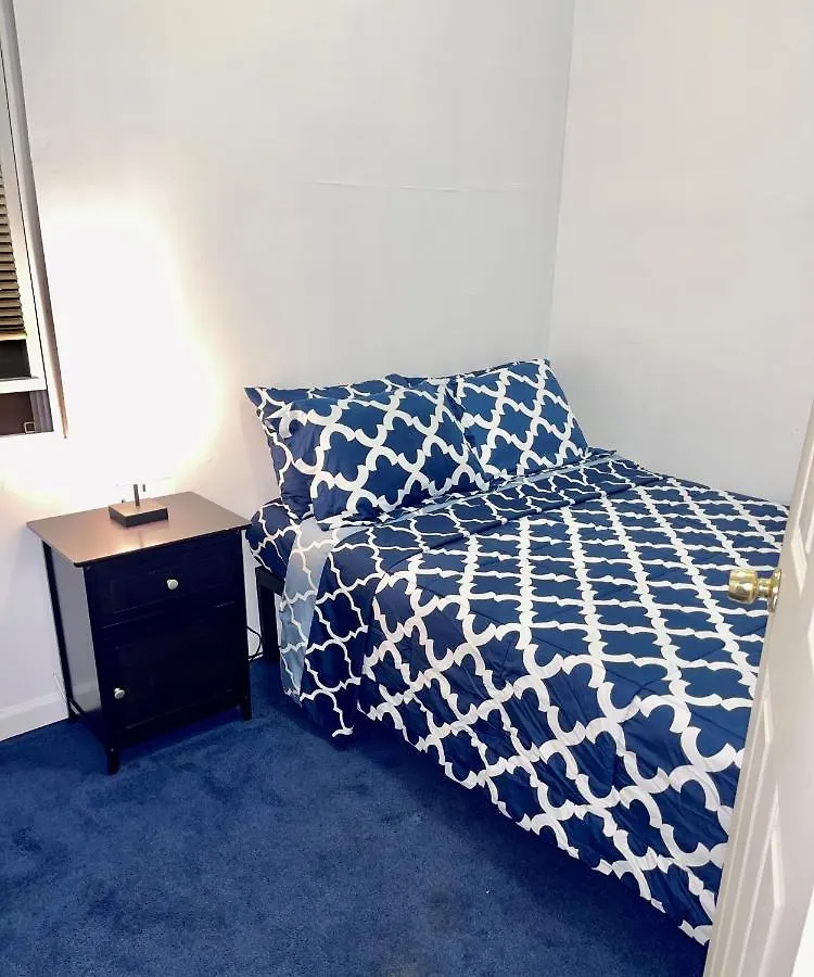 3 Bedrooms 1 Bath Apt, 10 Min To Manhattan! New York 0*,  United States