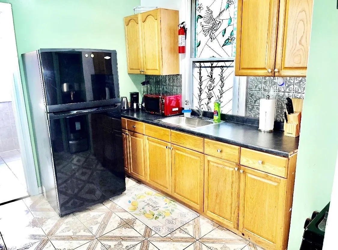 3 Bedrooms 1 Bath Apt, 10 Min To Manhattan! New York Apartment