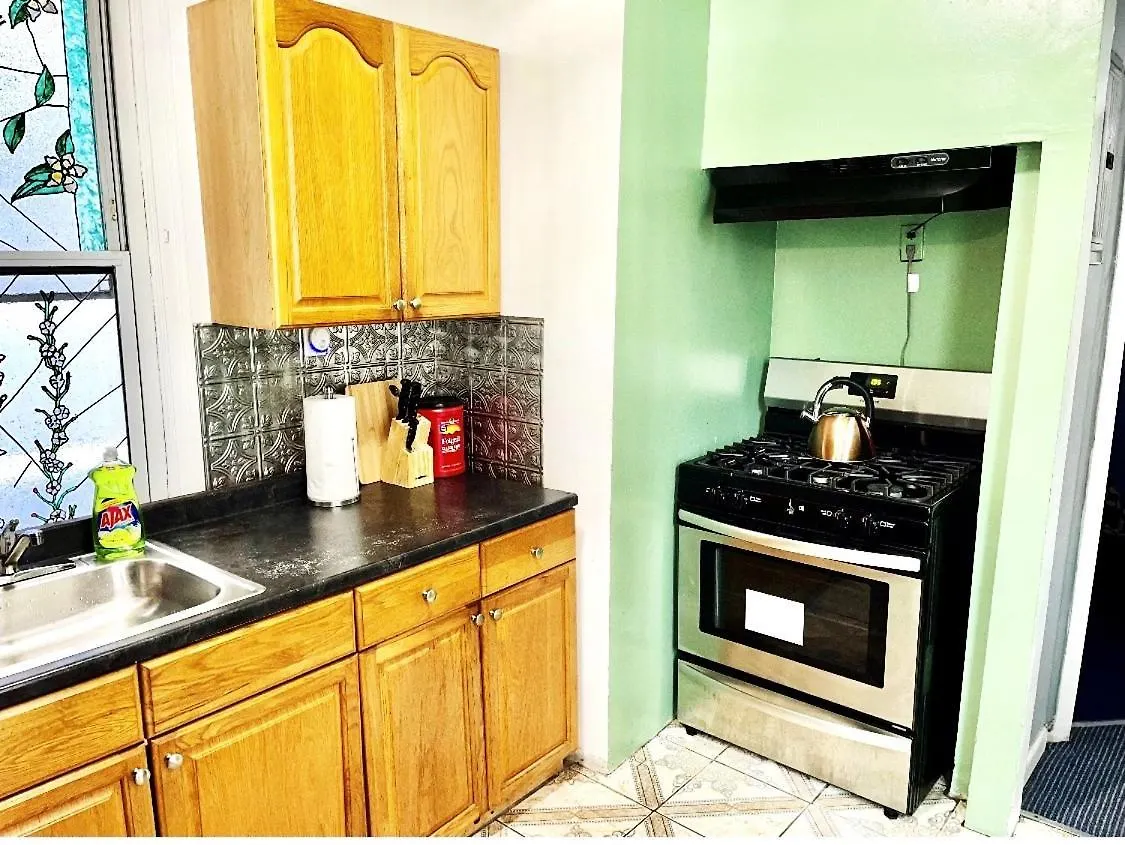 3 Bedrooms 1 Bath Apt, 10 Min To Manhattan! New York United States
