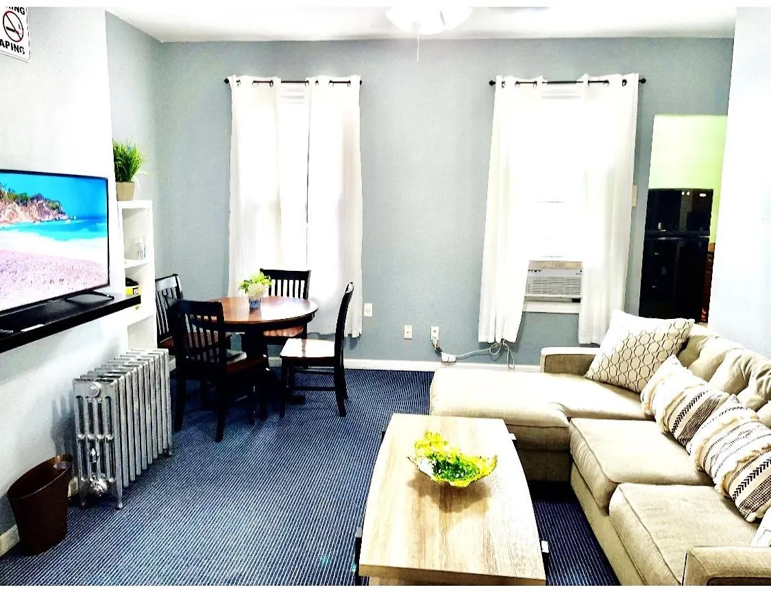 3 Bedrooms 1 Bath Apt, 10 Min To Manhattan! New York
